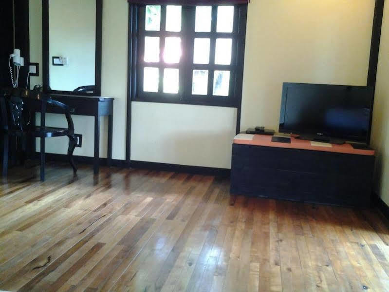 Port Hedonia Hotel Sihanoukville Exterior foto